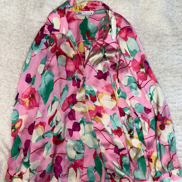 Zara Satin Floral Button Up Top - Picture 1 of 3